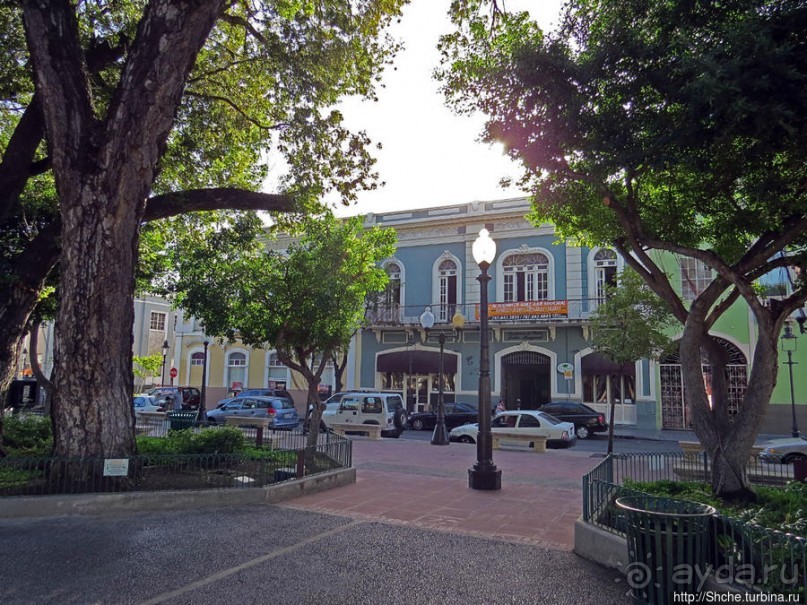 Plaza Las Delicias — две площади и муниципальный парк. 3 в 1