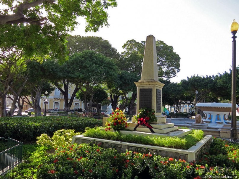 Plaza Las Delicias — две площади и муниципальный парк. 3 в 1