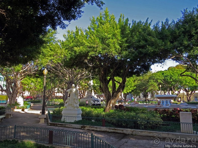 Plaza Las Delicias — две площади и муниципальный парк. 3 в 1