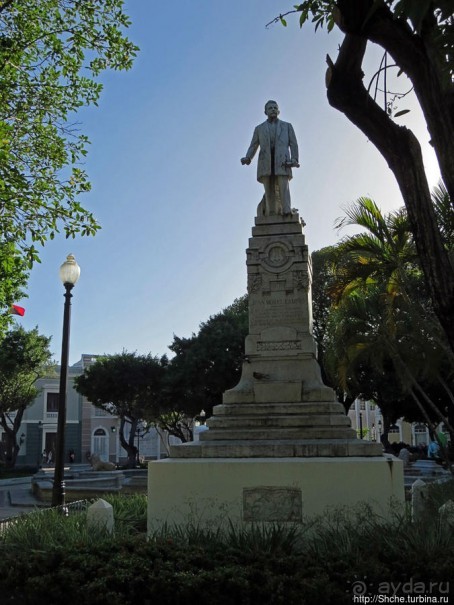 Plaza Las Delicias — две площади и муниципальный парк. 3 в 1