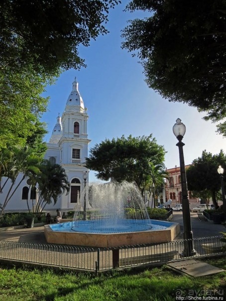 Plaza Las Delicias — две площади и муниципальный парк. 3 в 1