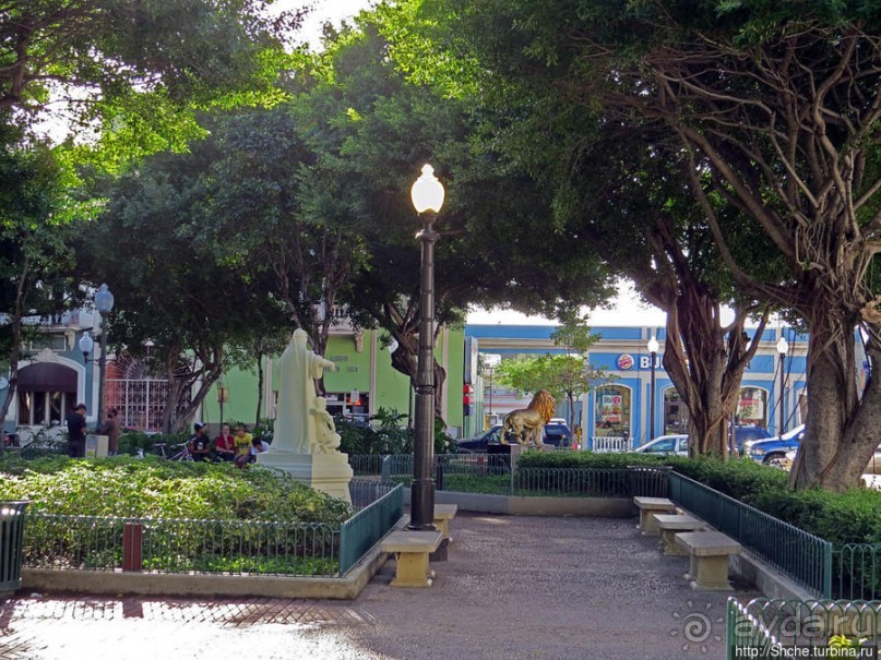 Plaza Las Delicias — две площади и муниципальный парк. 3 в 1