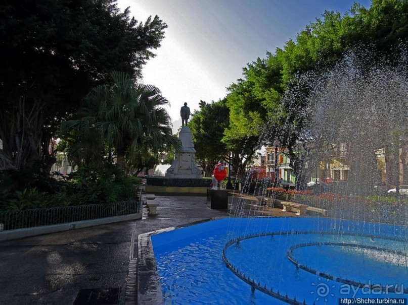 Plaza Las Delicias — две площади и муниципальный парк. 3 в 1