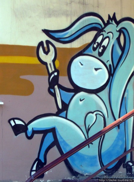 "Наскальная" живопись Харькова