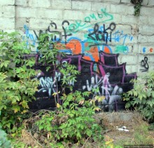 "Наскальная" живопись Харькова