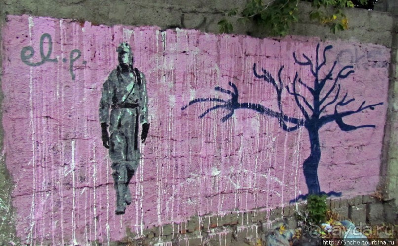 "Наскальная" живопись Харькова