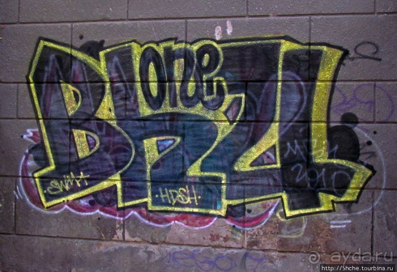 "Наскальная" живопись Харькова