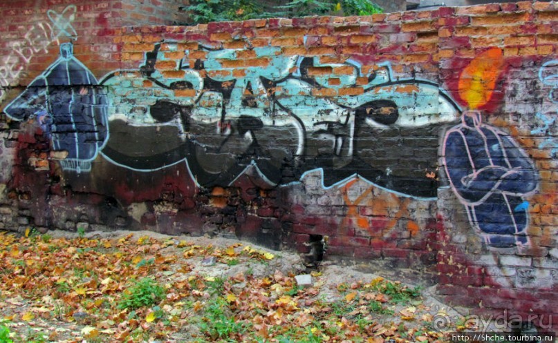 "Наскальная" живопись Харькова