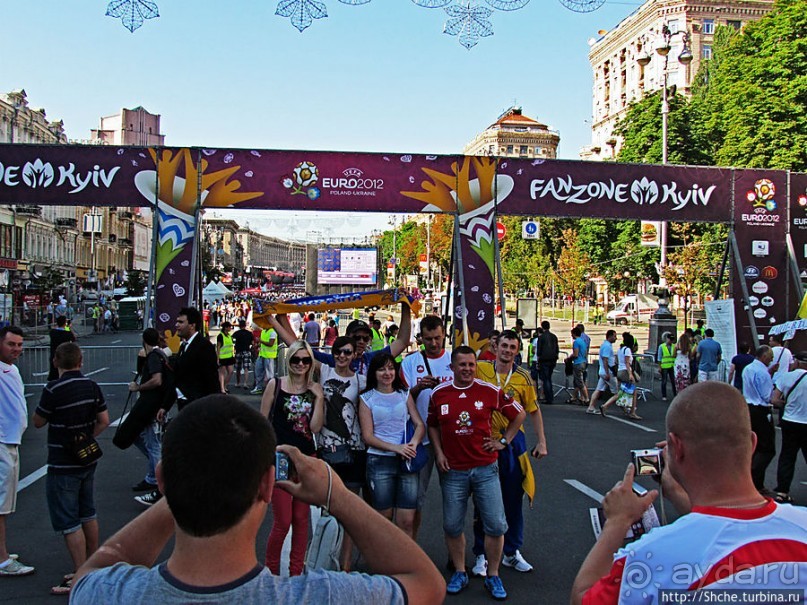 Не привычные картинки знакомого места. Центр Киева на ЕВРО