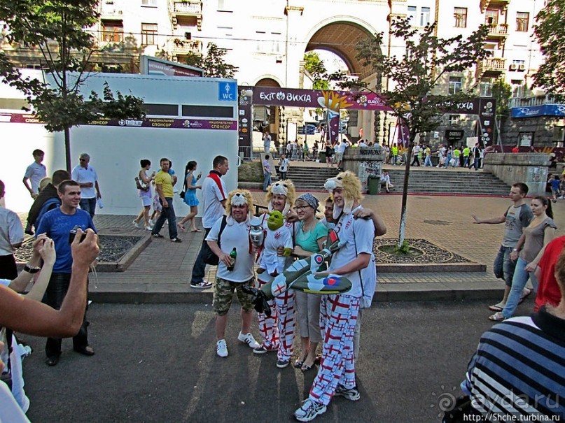 Не привычные картинки знакомого места. Центр Киева на ЕВРО