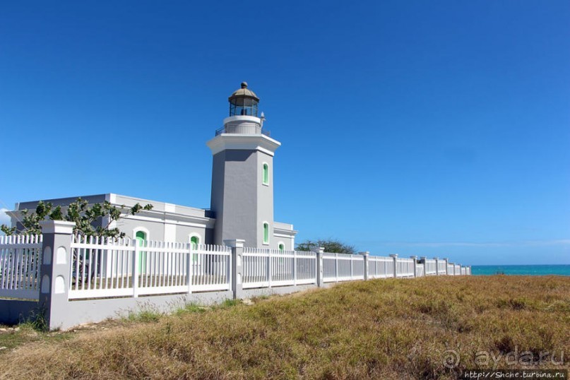 Исторический маяк на мысе Кабо Рохо