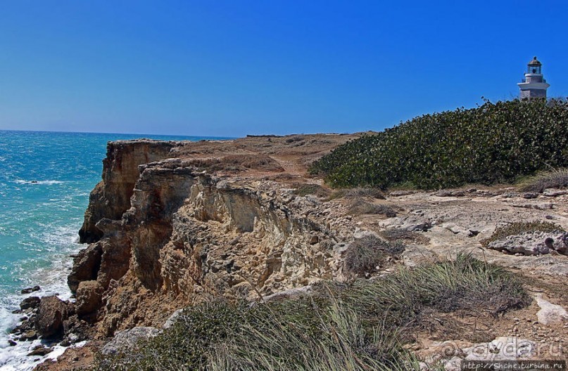 Исторический маяк на мысе Кабо Рохо Исторический маяк на мысе Кабо Рохо