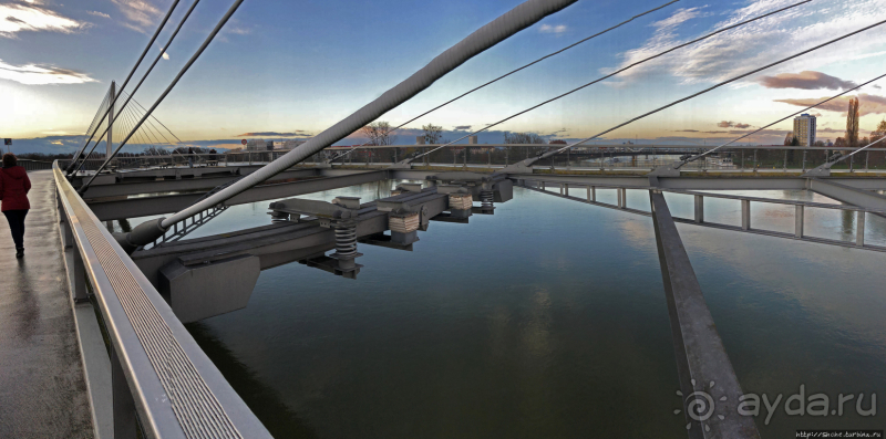 Passerelle Deux Rives — мост, как символ объединенной Европы