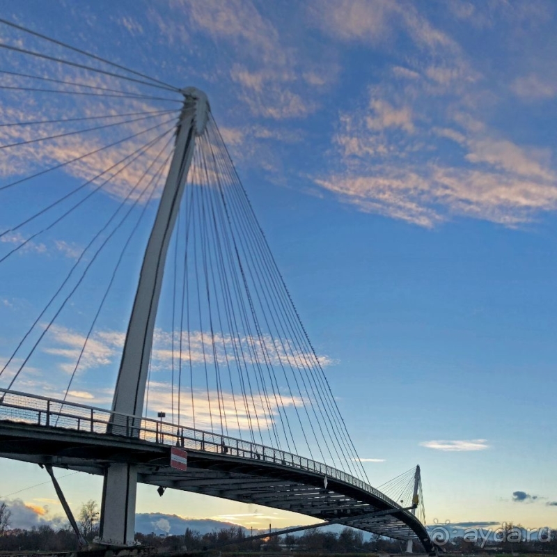 Passerelle Deux Rives — мост, как символ объединенной Европы