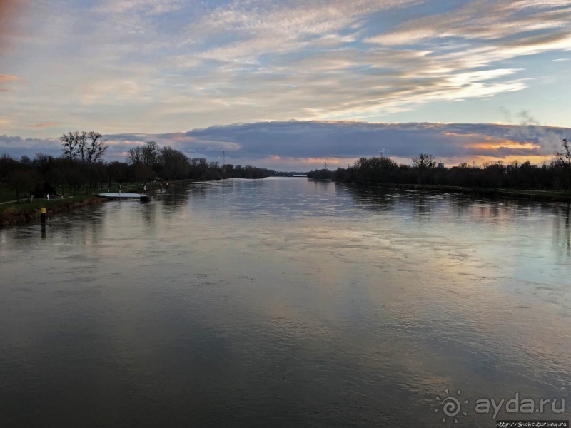 Passerelle Deux Rives — мост, как символ объединенной Европы