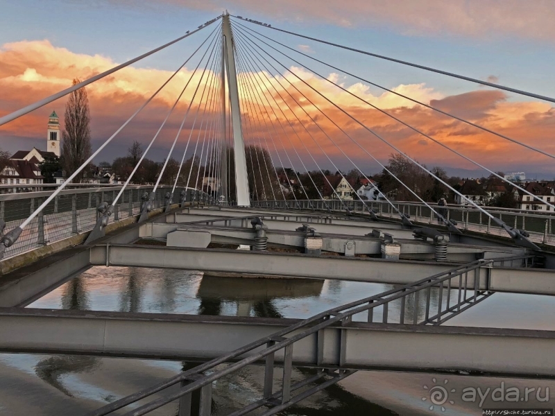 Passerelle Deux Rives — мост, как символ объединенной Европы