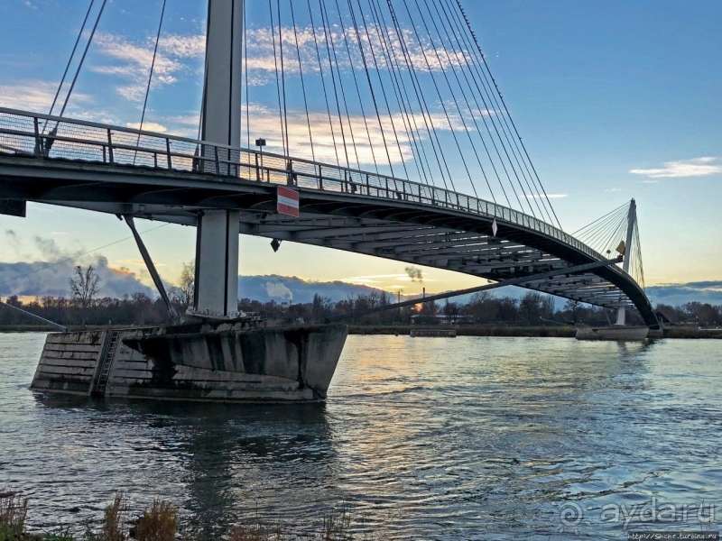 Passerelle Deux Rives — мост, как символ объединенной Европы