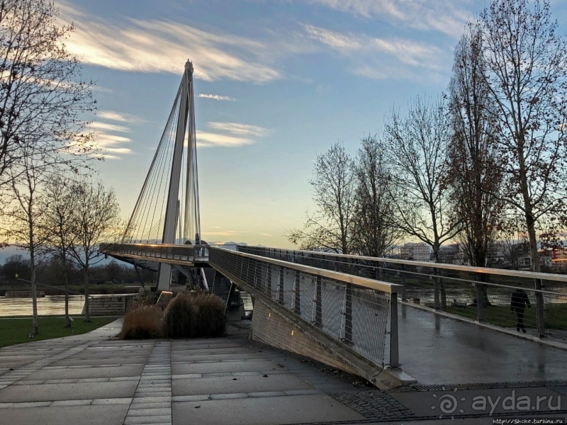 Passerelle Deux Rives — мост, как символ объединенной Европы