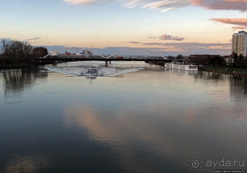Passerelle Deux Rives — мост, как символ объединенной Европы