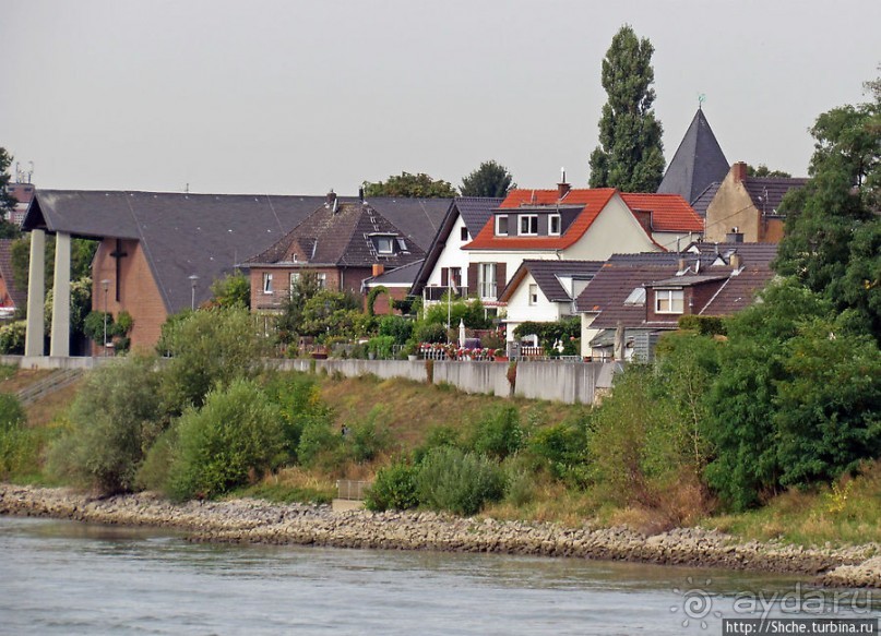 По Рейну на корабле. Слева Porz , справа Weiss