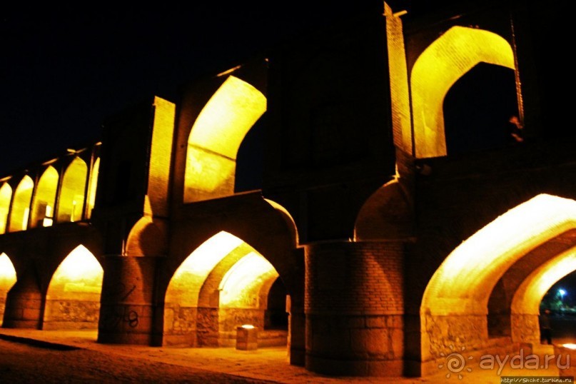 Мост 33-х арок в Исфахане, вечернее знакомство