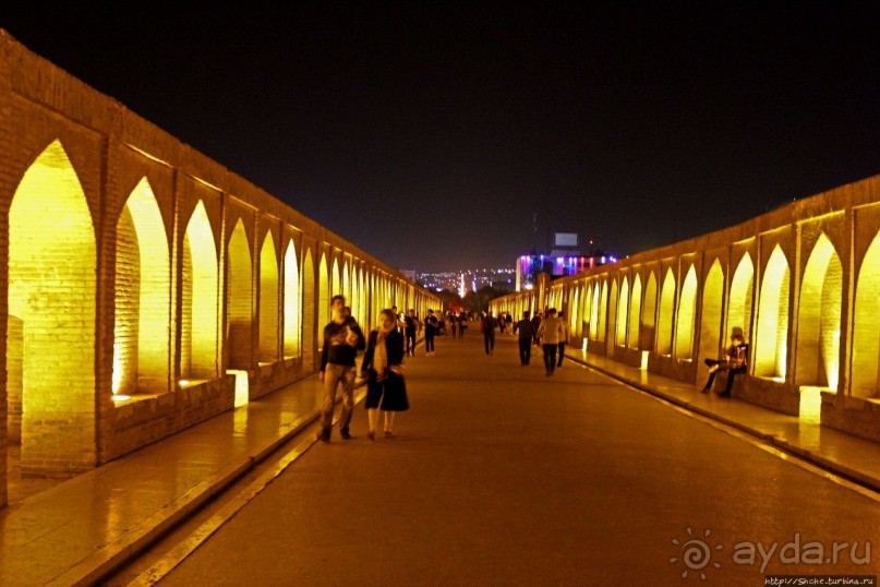 Мост 33-х арок в Исфахане, вечернее знакомство