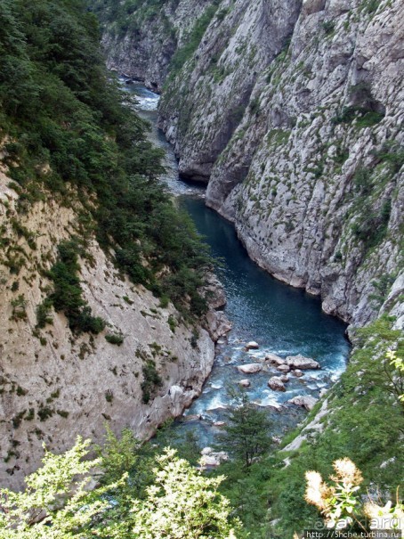 Живописный каньон безымянной реки