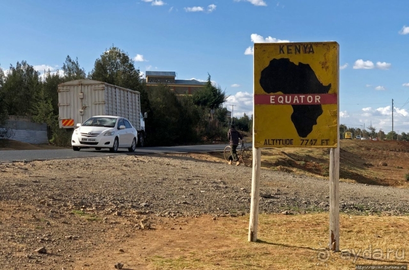 Альбом истории "Та самая незримая линия. Экватор и религиозный транс в Кении"