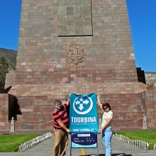 Альбом истории "Та самая незримая линия. Экватор и религиозный транс в Кении"