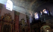 Прожектора... Святого Духа