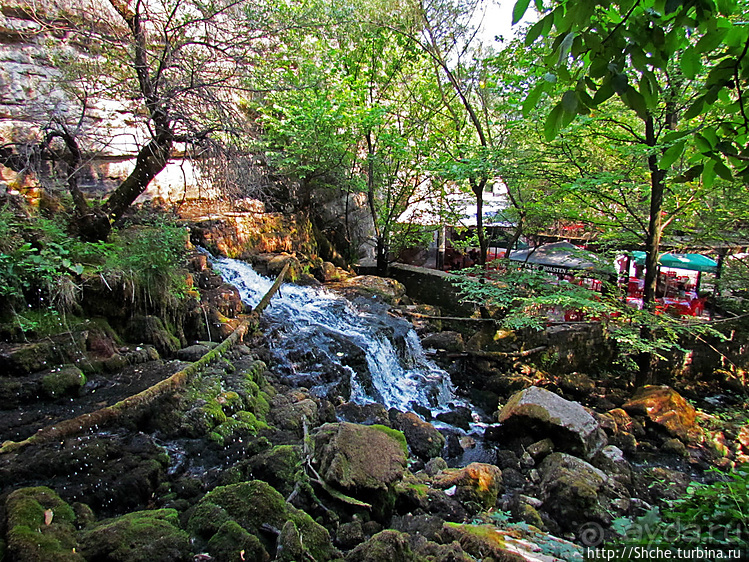Пещера с источником Житолюб (Жълти люб)