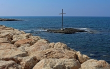 Скромная часовня на берегу Рыбацкой бухты в Декелии