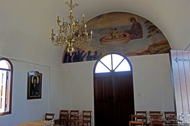 Скромная часовня на берегу Рыбацкой бухты в Декелии