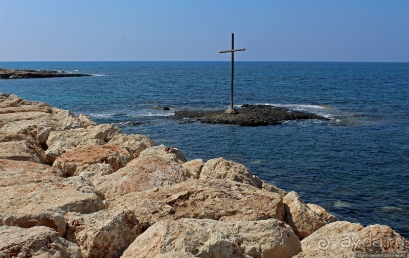 Скромная часовня на берегу Рыбацкой бухты в Декелии
