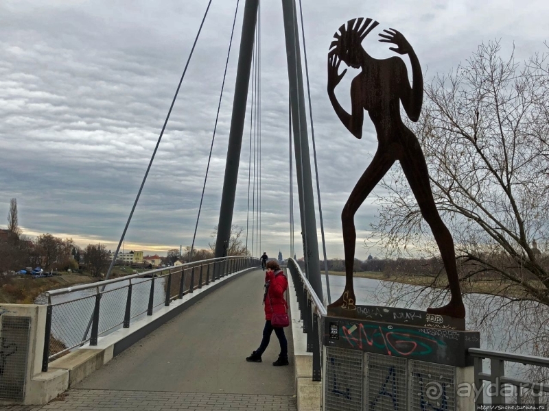 Молчащая дрезденская русалка на набережной Эльбы