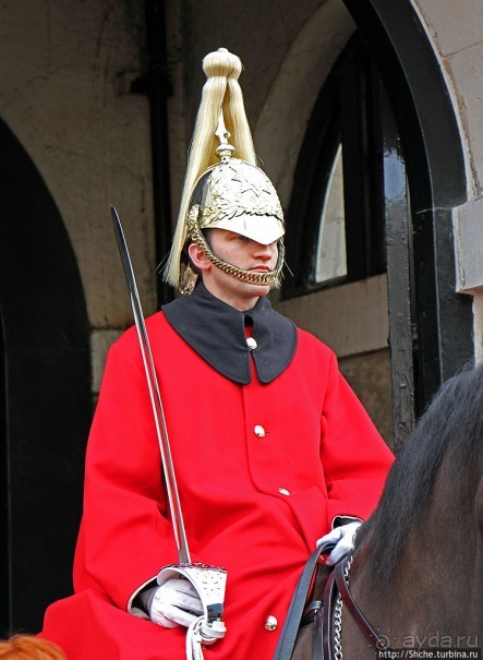 "Остерегайтесь. Лошадь может лягнуть, или укусить"