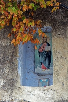 Уж 1000 лет, как приютился на меловой круче над Днестром