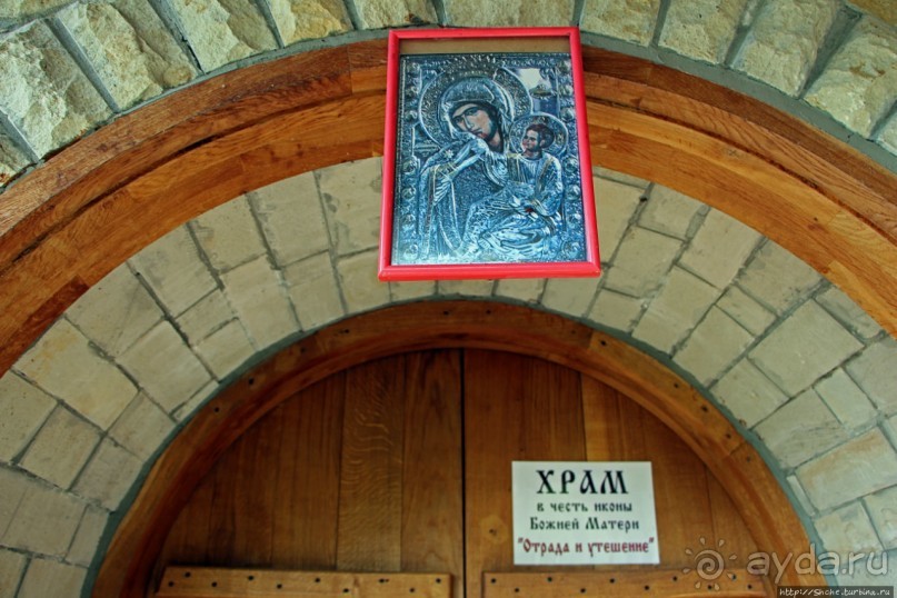 Уж 1000 лет, как приютился на меловой круче над Днестром