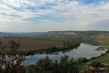 Уж 1000 лет, как приютился на меловой круче над Днестром