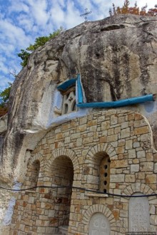 Уж 1000 лет, как приютился на меловой круче над Днестром