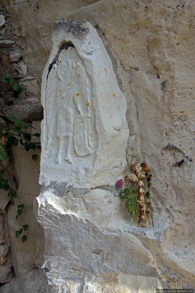 Уж 1000 лет, как приютился на меловой круче над Днестром