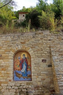 Уж 1000 лет, как приютился на меловой круче над Днестром