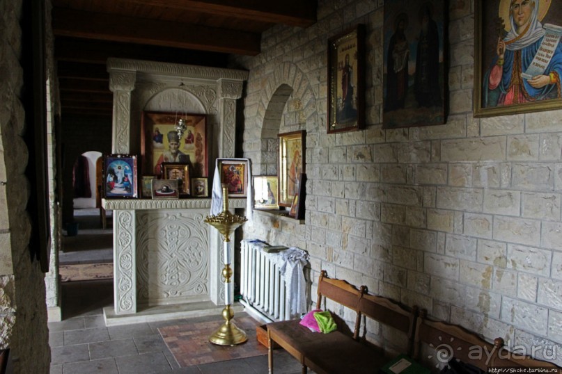 Уж 1000 лет, как приютился на меловой круче над Днестром