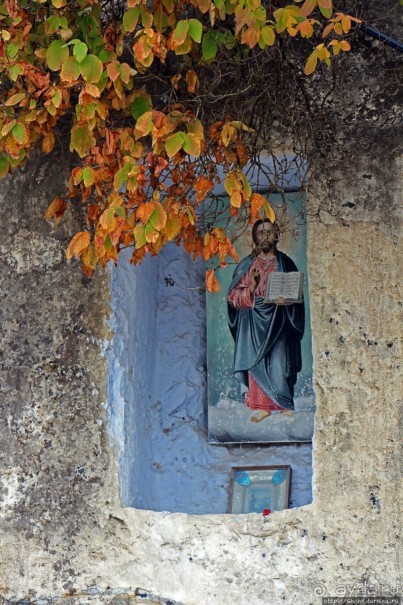 Уж 1000 лет, как приютился на меловой круче над Днестром