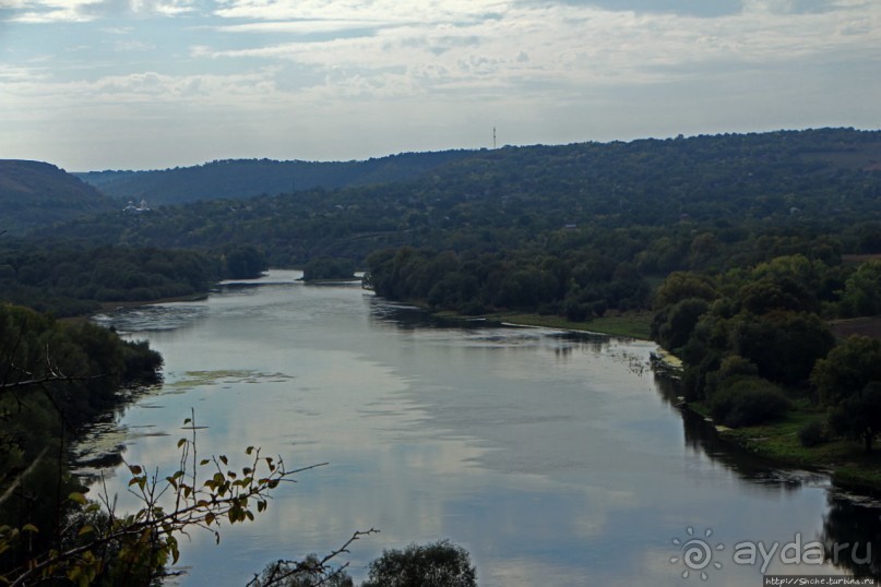 Уж 1000 лет, как приютился на меловой круче над Днестром