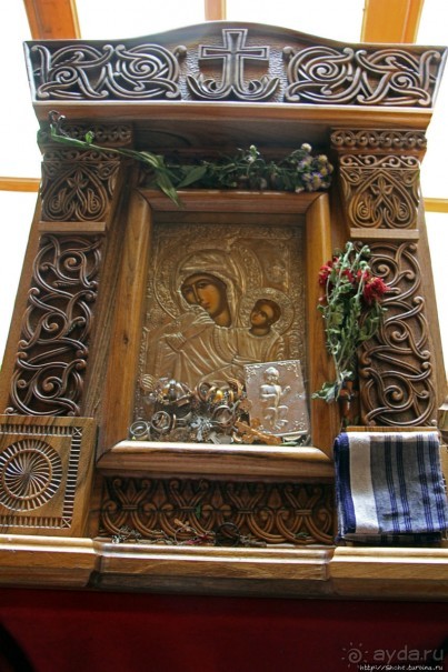 Уж 1000 лет, как приютился на меловой круче над Днестром