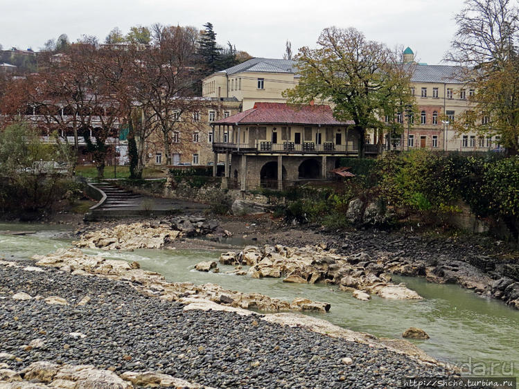 Кутаиси — город на реке Риони