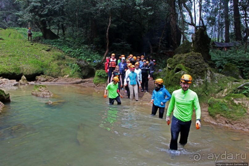 Полые скалы Вьетнама: золотые потолки пещеры Tu Lan