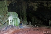 Полые скалы Вьетнама: золотые потолки пещеры Tu Lan