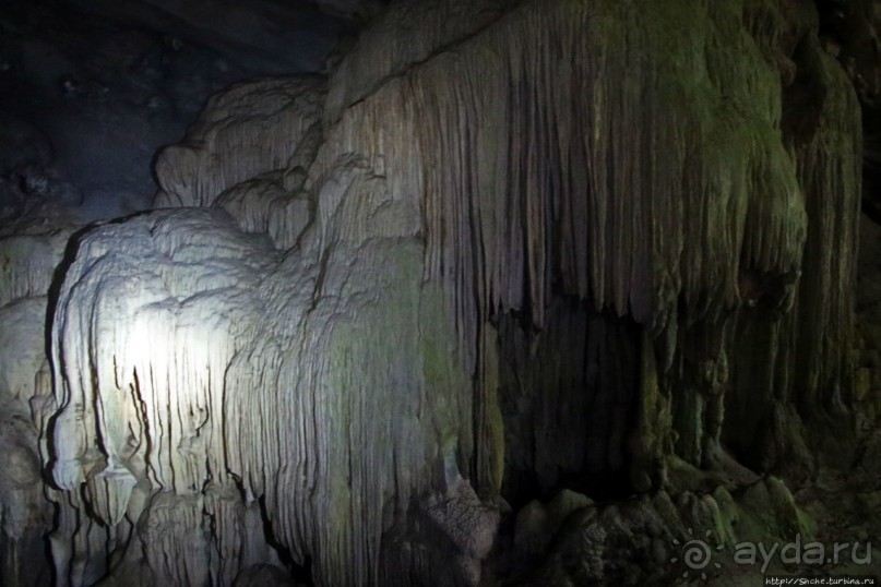 Полые скалы Вьетнама: золотые потолки пещеры Tu Lan